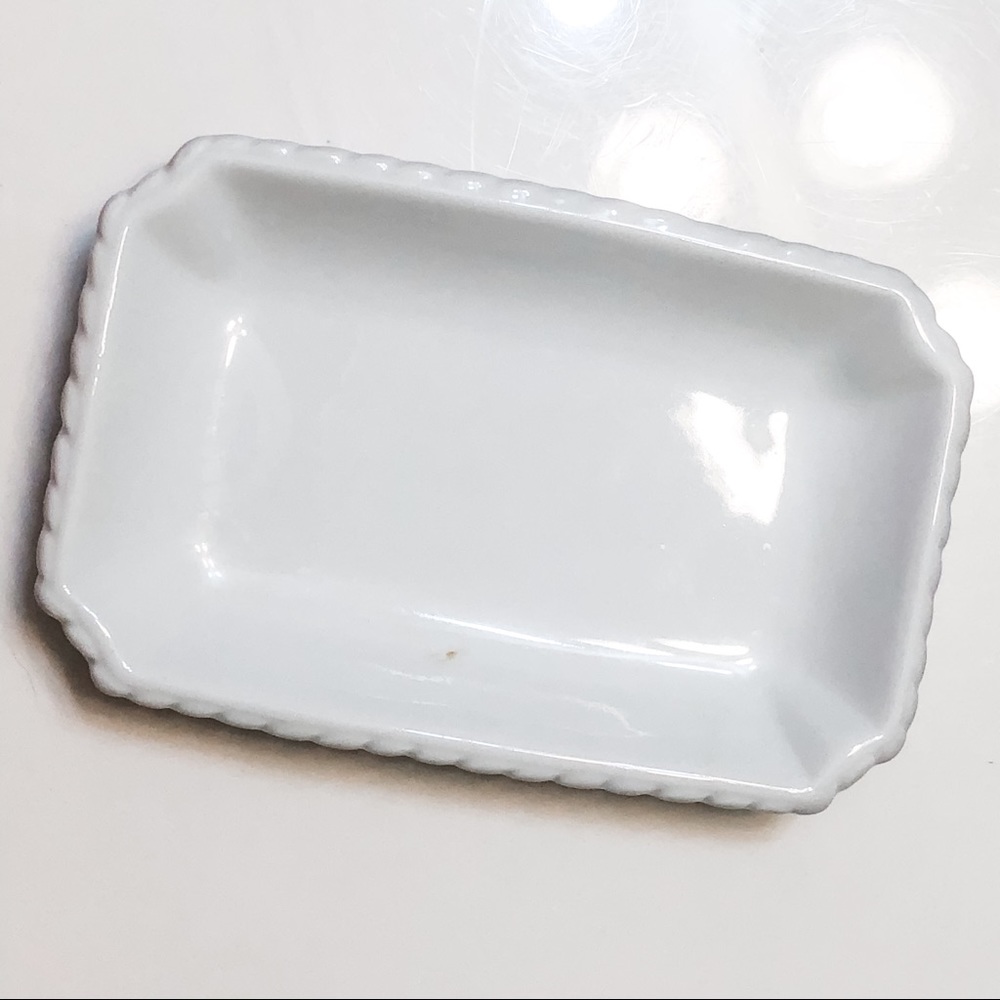 White ceramic soap dish